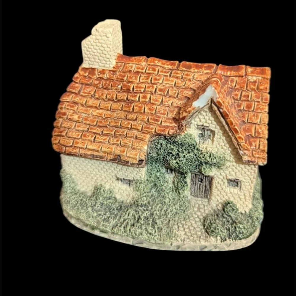 Miniature‎ Hampshire Manor & Ambleside Cottage Figurines Museum Collections 1987